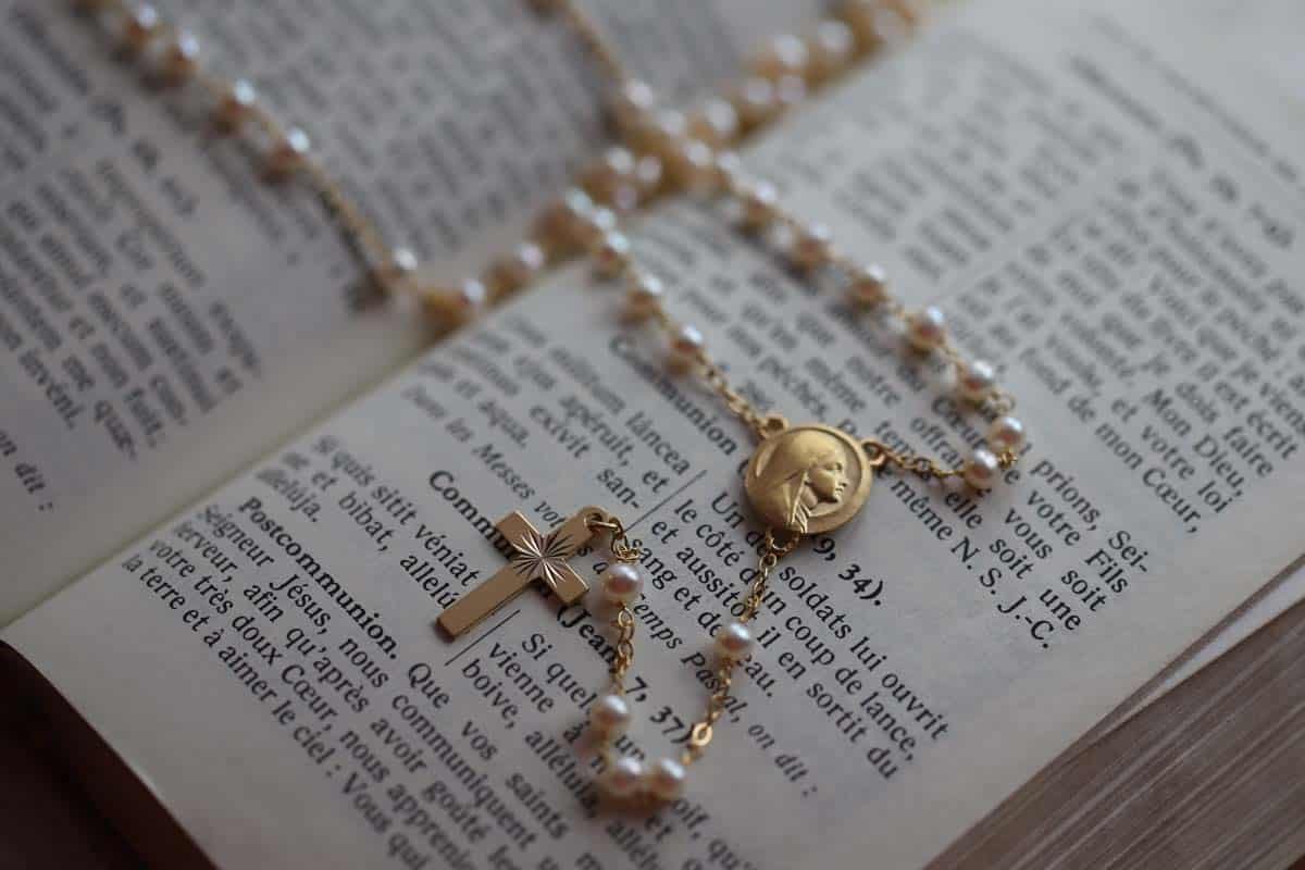 partenariats religieux avec des bijoux religieux uniques